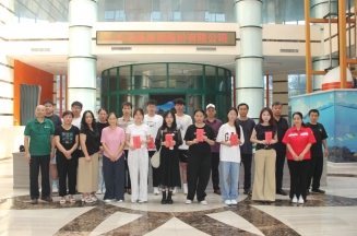 情系職工子女  助力夢(mèng)想啟航——潔晶集團(tuán)舉行職工子女高考獎(jiǎng)學(xué)金發(fā)放儀式