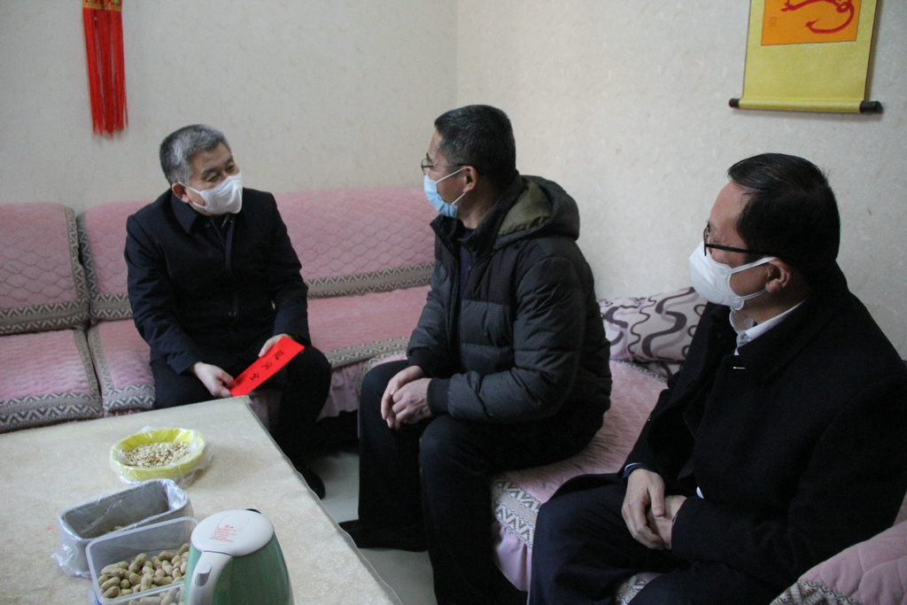 市委常委、副市長(zhǎng)賈剛走訪慰問公司困難職工