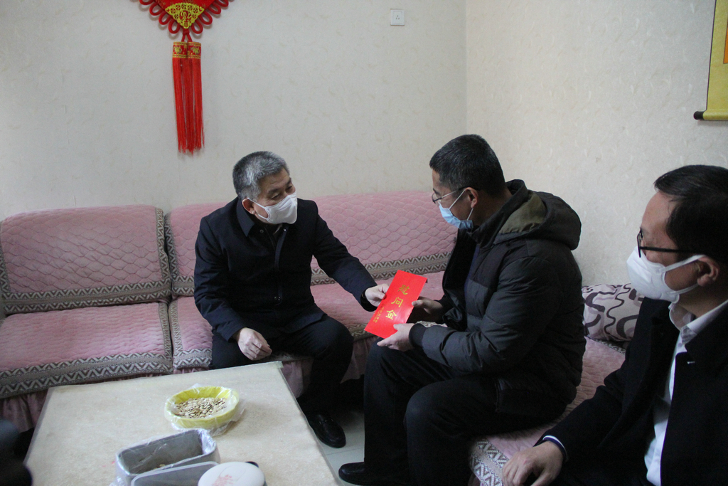 市委常委、副市長(zhǎng)賈剛走訪慰問公司困難職工