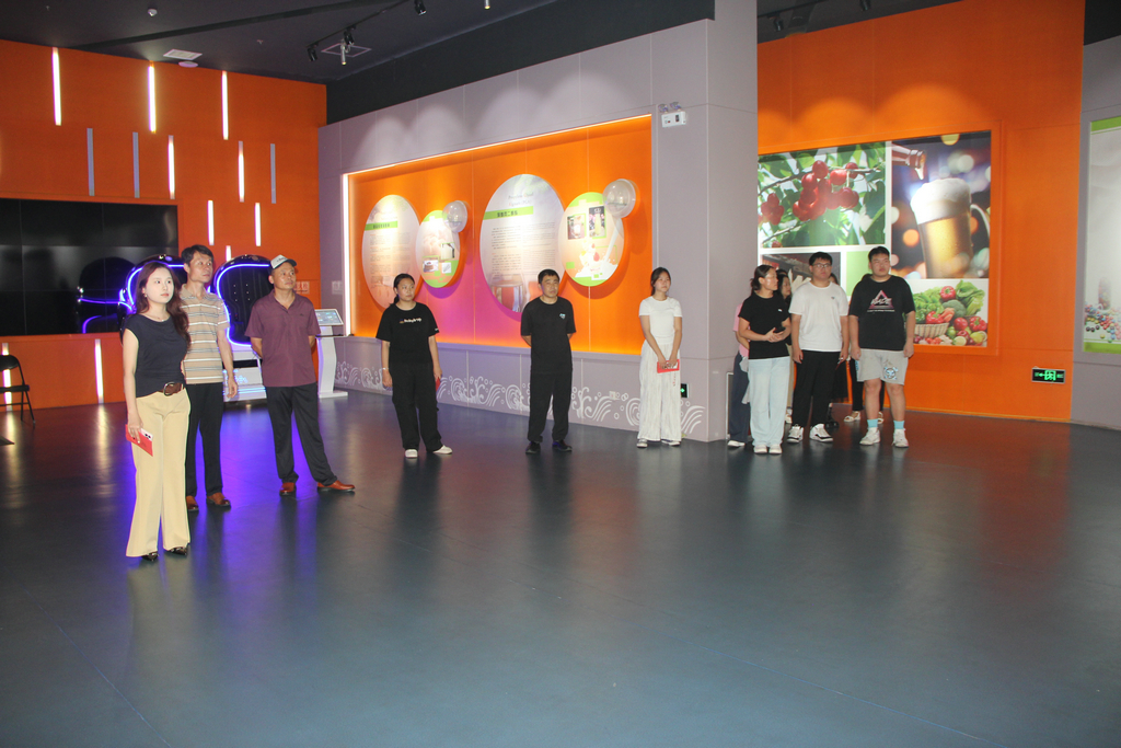 20250819情系職工子女  助力夢想啟航——潔晶集團舉行職工子女高考獎學金發(fā)放儀式6_1